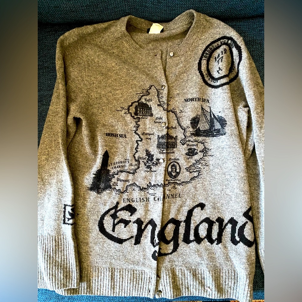 Cool unique England sweater! Anglophile gift 🇬🇧